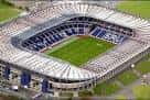 Vista aérea del estadio Scottish Gas Murrayfield mostrando su estructura exterior y césped central