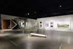 Interior del Warehouse en Atlanta con exposición de arte y suelo industrial