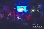 Evento Soul Fusion en el interior del local con iluminación dinámica y pantalla