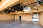 Espacio interior amplio y moderno, ideal para eventos o exposiciones