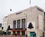 Fachada exterior del Troxy en Londres con su arquitectura art deco