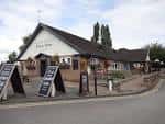 Fachada exterior de The Kensington pub en Nottingham con letreros y entrada visible