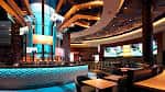 Interior del casino con barra iluminada y zona de mesas
