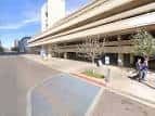 Vista exterior del estacionamiento en 201 N. 1st St., Phoenix
