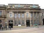 Fachada principal del Cutlers' Hall en Sheffield