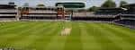 Campo de cricket desde una perspectiva amplia mostrando las gradas y el terreno de juego