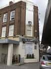 Fachada exterior del LA Lounge en Royal Docks, Londres