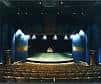 Vista interior del teatro Hayes Christensen con escenario y butacas