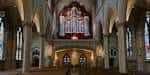 Órgano principal de la catedral y arquitectura gótica interior
