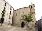Vista exterior de la Iglesia de San Andrés en Cuenca con su fachada y campanario
