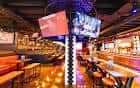 Vista interior del BOX Sports Bar en Sheffield con pantallas y barra