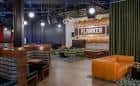 Interior del Flanker Kitchen + Sporting Club con zona de lounge y barra iluminada