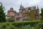 Vista exterior del edificio principal de estilo castillo en el Zoo de Edimburgo