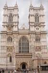 Detalle de la fachada oeste de Westminster Abbey con sus dos torres gemelas y ventana central