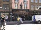 Fachada exterior del pub The Reliance en la calle