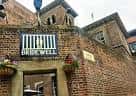Fachada del Bridewell, antiguo edificio convertido en pub y lugar de eventos en Liverpool