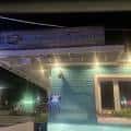 Fachada exterior de Pete's Place North en la noche