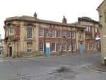 Vista exterior de Hope House en Leeds, edificio histórico de ladrillo con fachada clásica