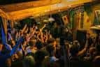 Público disfrutando de un evento en el interior del club