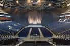 Vista interior del Nationwide Arena con gradas y escenario