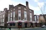 Vista exterior del pub Hope and Anchor en Hammersmith con fachada de ladrillo
