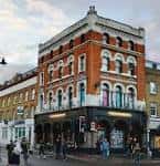 Fachada del pub Hope & Anchor en Brixton con arquitectura victoriana