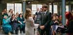 Intercambio de votos entre pareja durante ceremonia de boda