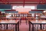 Interior del hall de comida con mesas largas y puestos de comida al fondo
