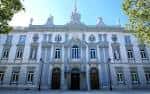 Fachada principal del Tribunal Supremo bajo luz diurna