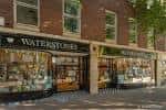 Fachada de la librería Waterstones en King's Road con escaparates llenos de libros