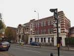 Vista exterior del edificio histórico en Moseley Road, Balsall Heath, Birmingham