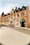 Vista exterior del edificio de Chaucer Court en Nottingham