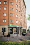 Fachada exterior del Holiday Inn Belfast City Centre durante el día