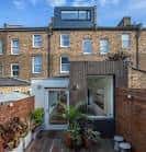 Casa urbana en Brixton con patio trasero y extensión arquitectónica moderna