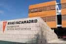Fachada principal del Edificio de Servicios Administrativos con rótulo institucional