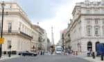 Vista panorámica de Pall Mall con edificios históricos y tráfico urbano