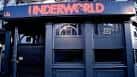 Vista exterior del local The Underworld en Camden Town con su letrero iluminado