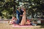 Ceremonia de boda al aire libre en Tree Pittsburgh con invitados sentados en cojines