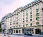 Vista exterior completa del edificio del Middle Eight Hotel en Covent Garden