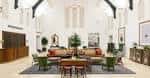 Interior del Fazeley Studios con decoración moderna y mobiliario acogedor