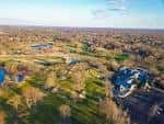Vista aérea del Westwood Country Club mostrando sus amplios terrenos y edificaciones