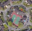 Vista aérea del complejo de Moor Pool Hall con pistas deportivas