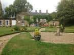 Vista exterior del Old Rectory Handsworth con jardines