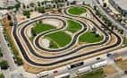 Vista aérea del circuito de ciclismo Parc Ciclista Sant Boi con sus curvas y zonas verdes
