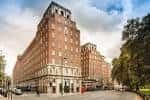 Fachada completa del edificio JW Marriott Grosvenor House desde la calle