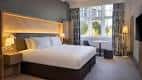 Habitación estándar del Hilton Nottingham con cama doble y decoración contemporánea