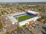Vista aérea del estadio Selhurst Park con el campo de juego y las gradas