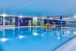 Piscina interior del centro deportivo