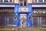 Fachada exterior del club Fabric en Londres con su distintiva señalización azul