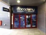 Fachada exterior de la entrada del O2 Academy Islington con letrero visible
